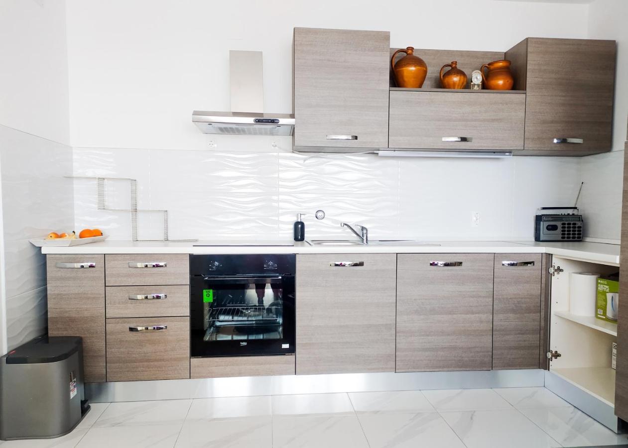 Novouredeni Stan S Balkonom I Pogledom Na More Senj  Ngoại thất bức ảnh